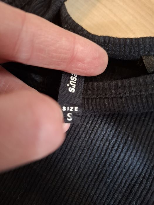Crop top czarny prążkowany