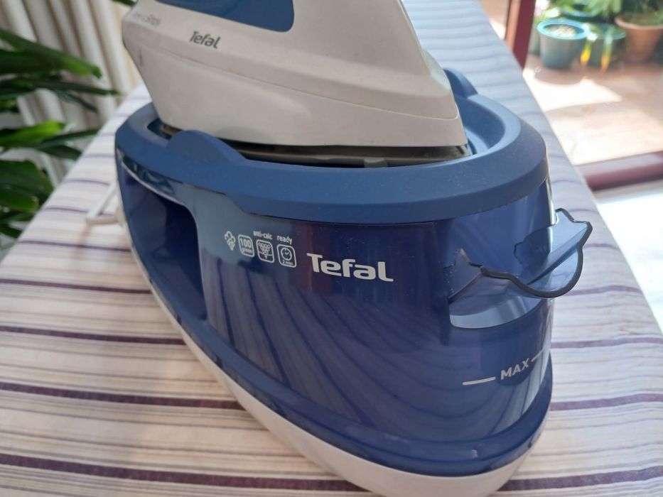 Ferro com caldeira marca Tefal