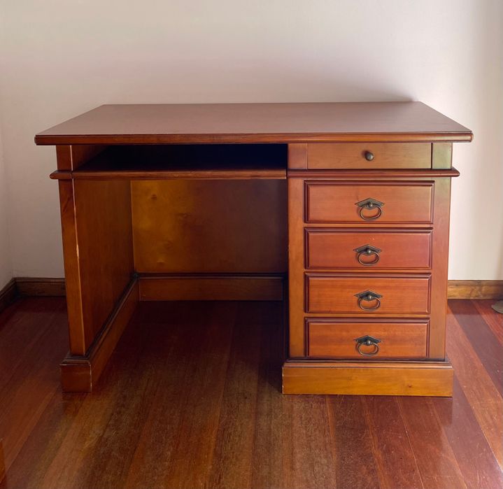 Secretária em Madeira Cerejeira