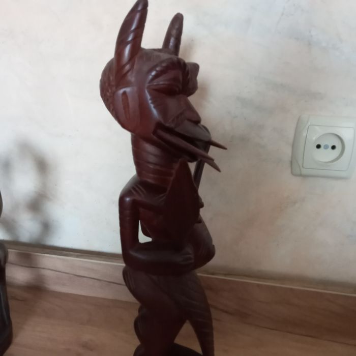 Продам картину на стену, длина 90 сантиметров ,ширина 60 сантиметров .