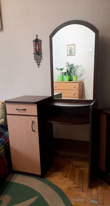 Туалетний столик