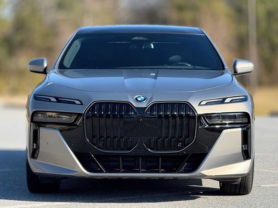 BMW i7      2023