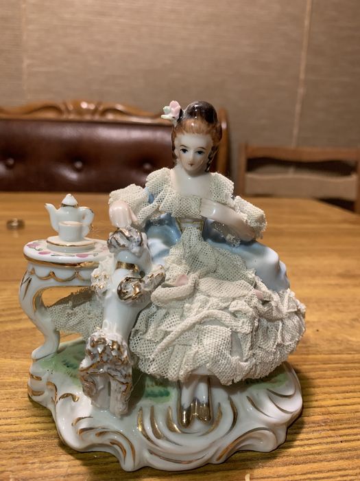 Статуетка Дама із собачкою