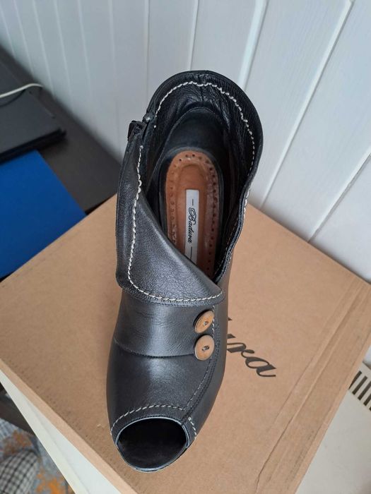 Botki z czarnej skory, peep-toe, marki Badura, r. 38