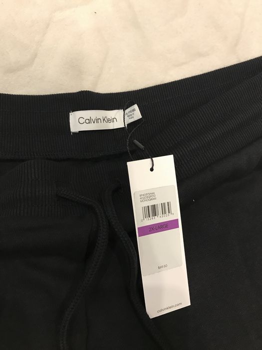 Продам мужские шорты Calvin Klein