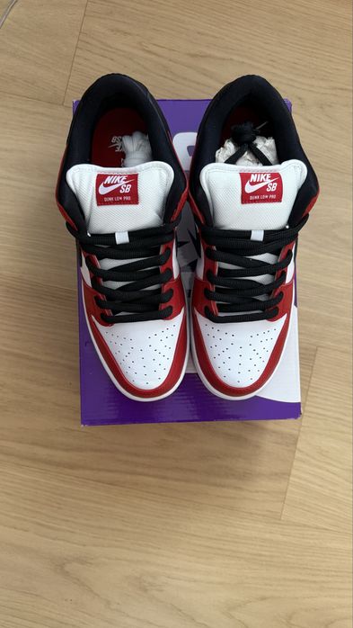 Nike SB dunk low pro red chicago retro