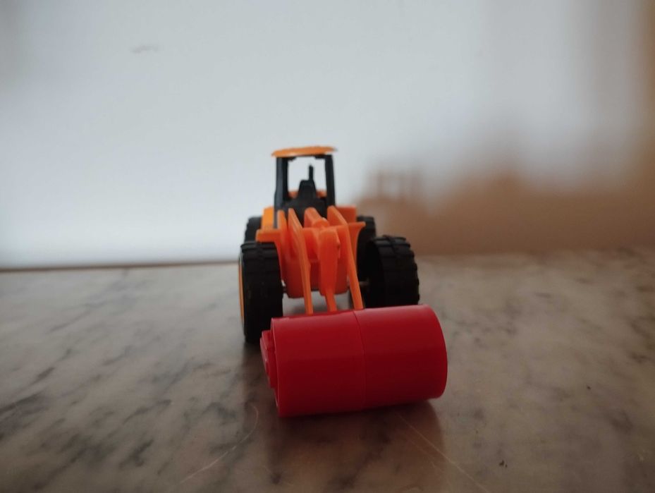 Trator de brinquedo.