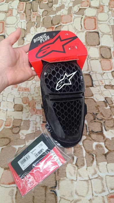 Захист коліна Alpinestars Bionic Plus Knee защита колен альпинстарс
