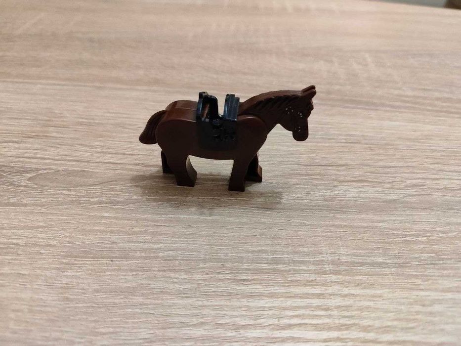 Фигурка Lego лошадь для средневековых рыцарей с седлом Horse Movable