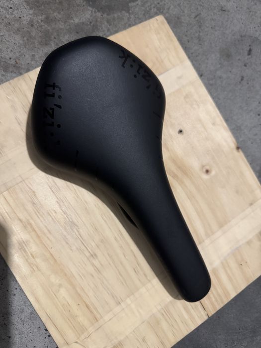 Selim de bicicleta Fizik Antares R5 - NOVO