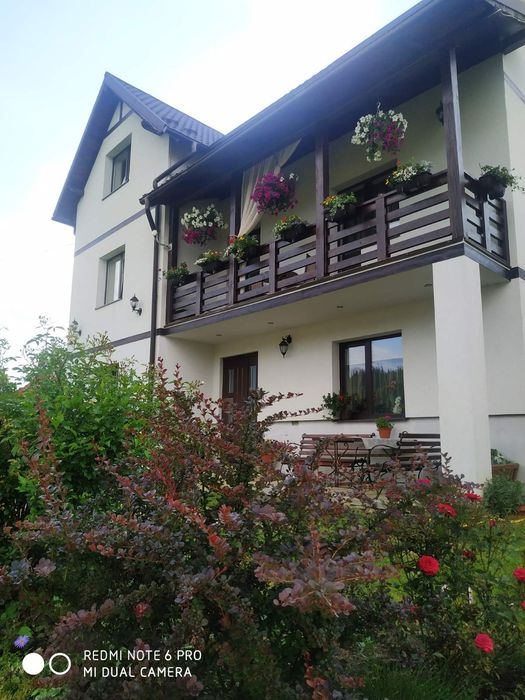 White house           Славське кімнати подобово Від 350грн