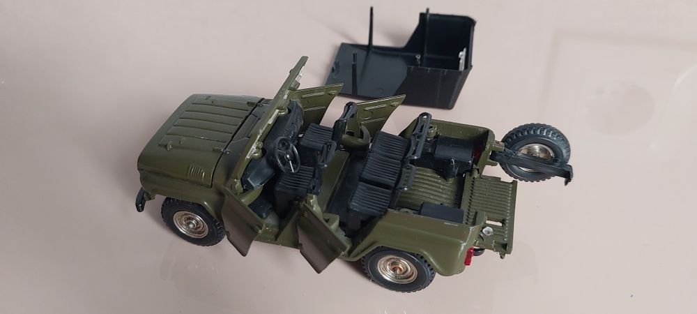 Дно МЕТАЛЛ.Модели УАЗы в масштабе 1.43 Сделано в СССР
