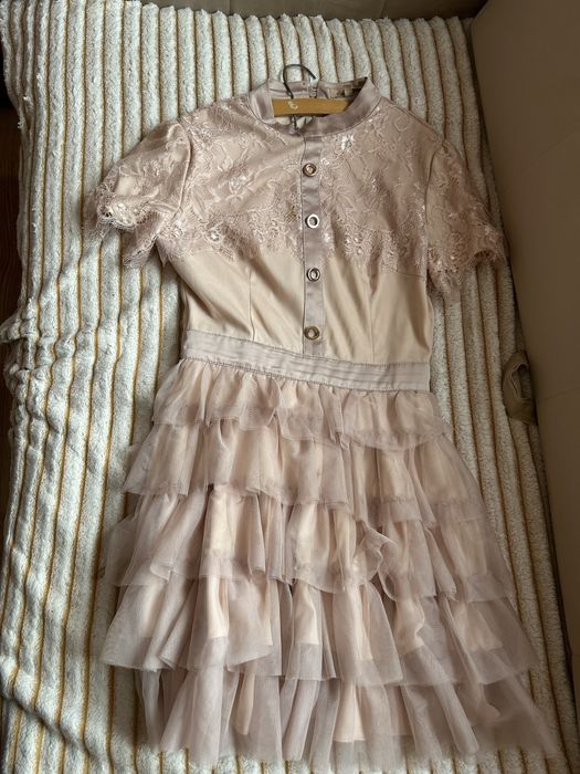 Piekna sykienka w stylu gotyckim