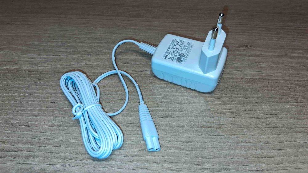 Zasilacz ZDJ045100EU 4.5V 1A Z Wtykiem "ÓSEMKA"