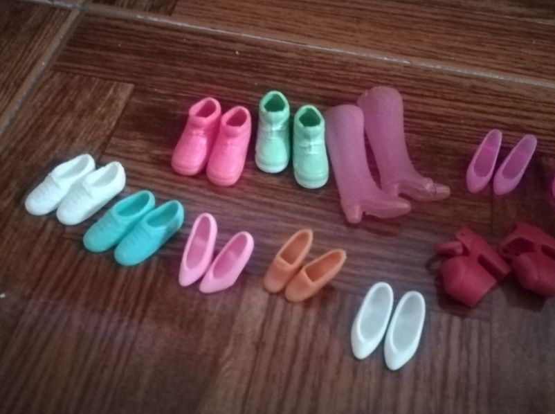 Barbies, cão, gato, roupa, pentes: Lote ou em separado