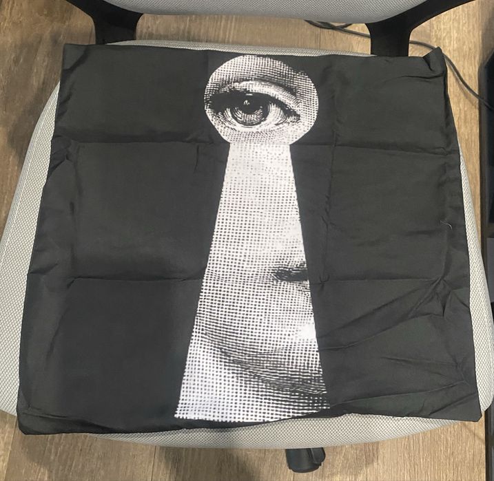 Stylowa poszewka na poduszke w stylu Fornasetti