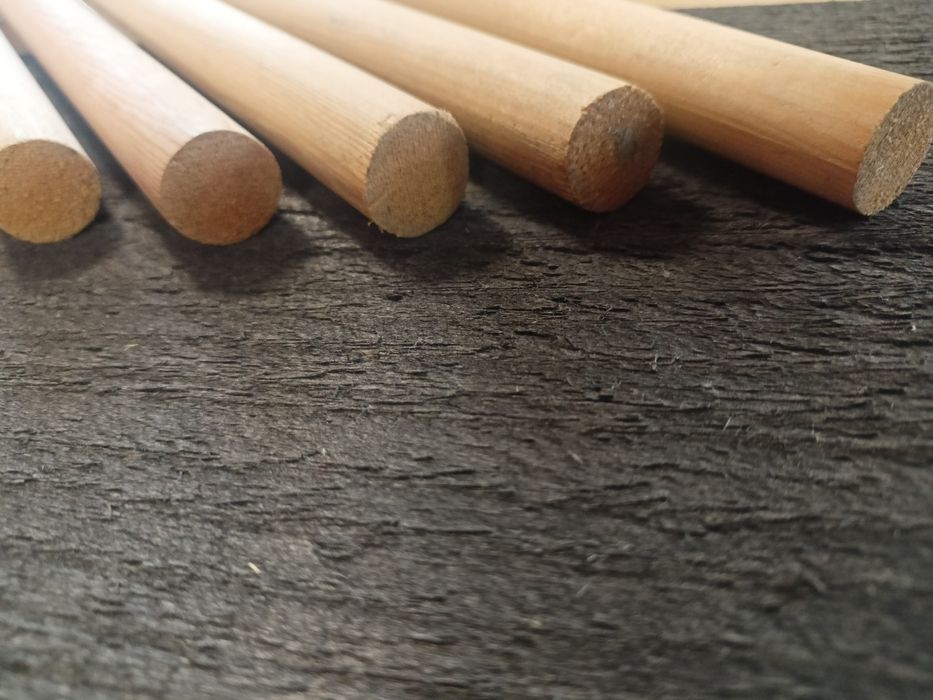 Wałek drewniany 20mm długość 2,7m