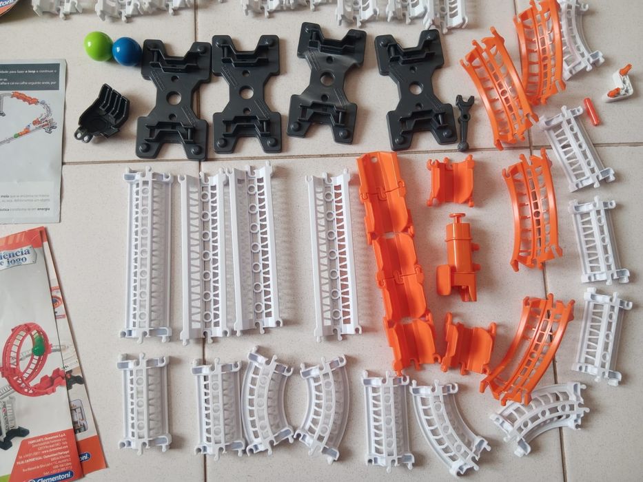 Ação e Reação – Plataformas  Clementoni kit circuito bolas, como foto