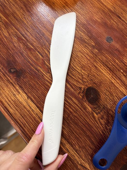 Tupperware plastikowy noz do masla