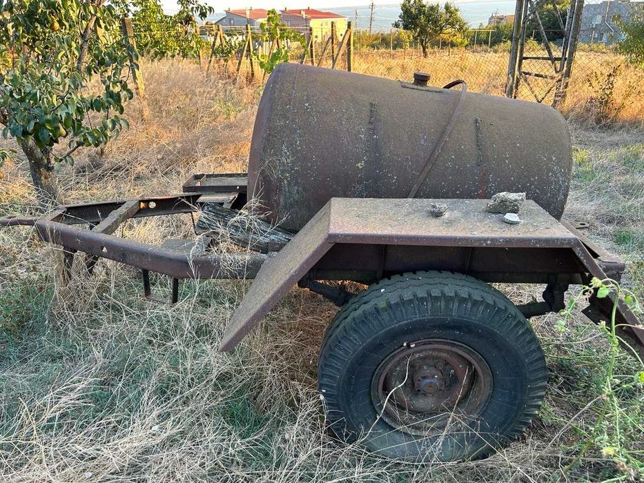 Причіп одновісний з бочкою