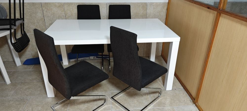 Mesa branca brilhante + 4 cadeiras