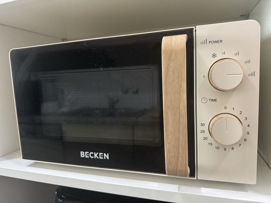 micro ondas Micro-ondas BECKEN BMWO9565BG (20 L - Sem Grill - Creme)