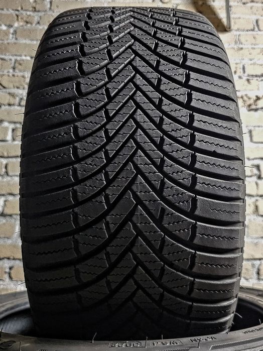 Пара 225/40r18 Firestone | 7.5mm |2022| Italy | Преміум всесезон шини