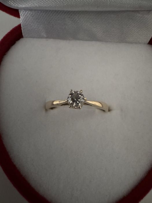 Złoty pierscionek zaręczynowy brylant 0.18ct