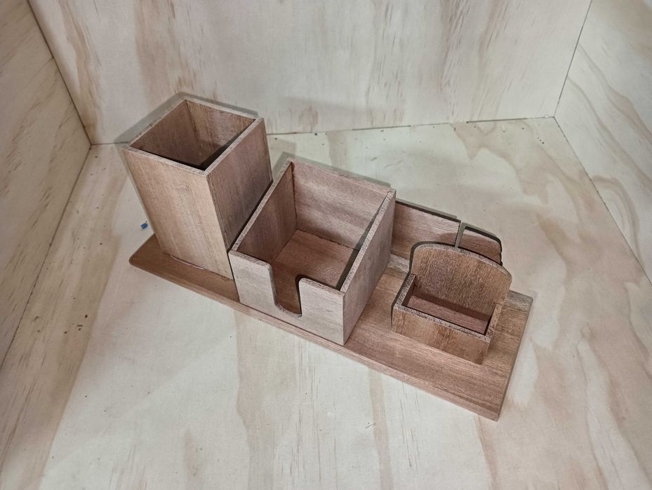 Porta canetas em madeira