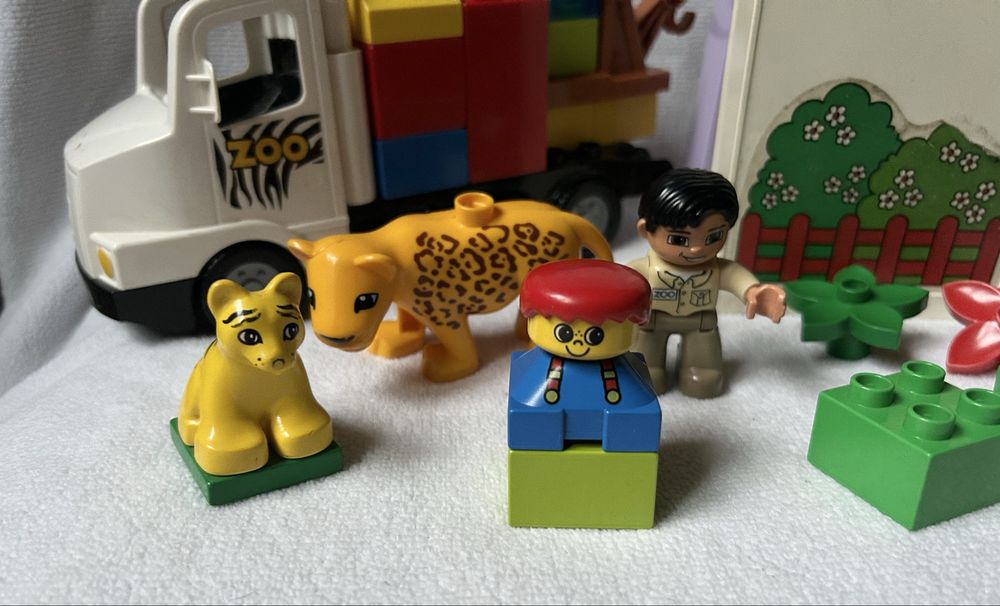 LEGO Duplo zestaw samochód, tygrys Zoo postacie Policjant
