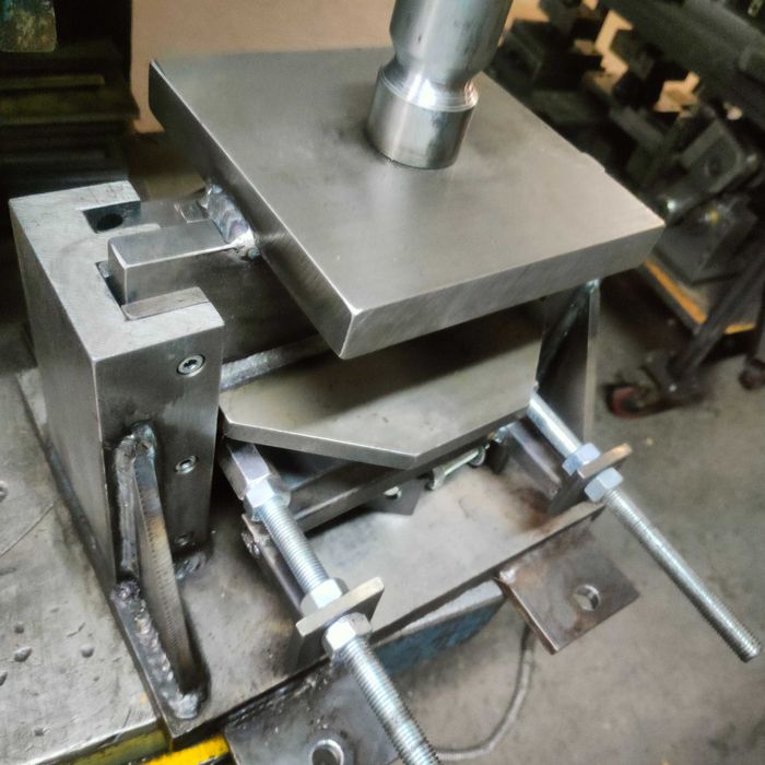 Próbki do badań niszczących,Elementy toczone frezowane  KCV, Rm i inne