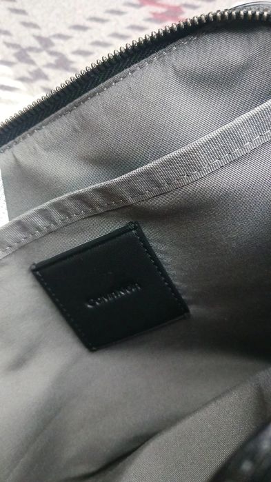 Bolsa Calvin Klein preta com alça de ombro