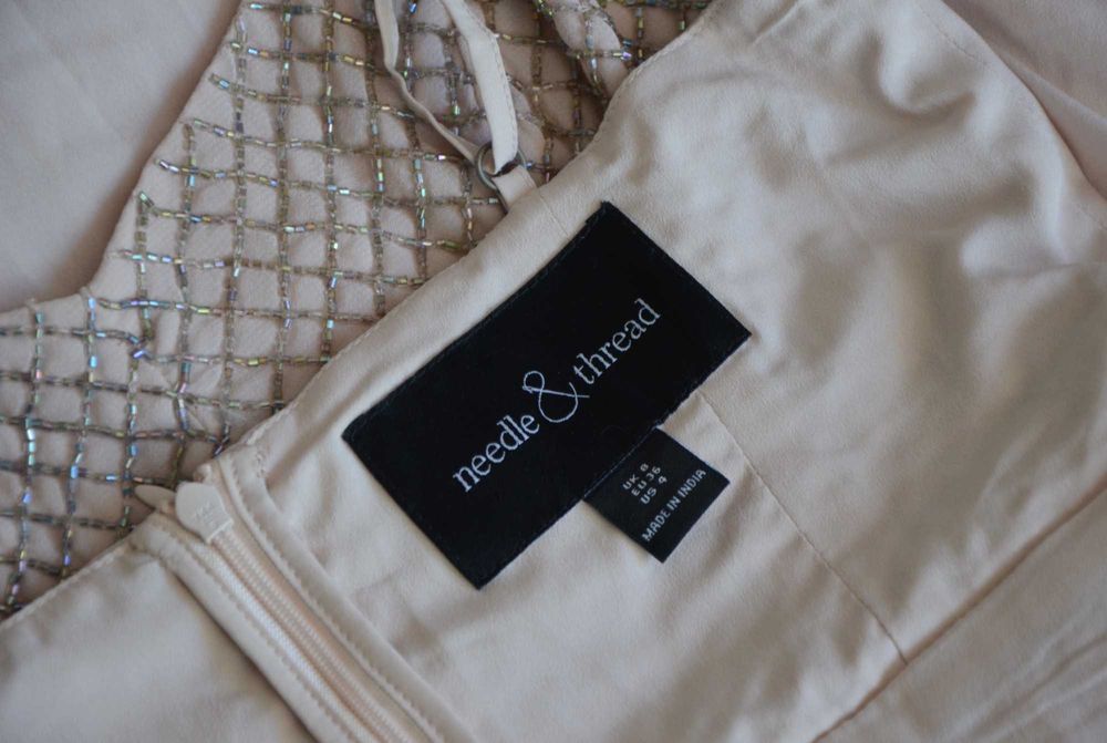 Needle and Thread pudrowa tiulowa sukienka midi koraliki 36 S