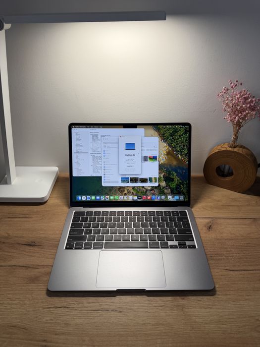 MacBook Air M2 2022 16GB RAM 256GB SSD