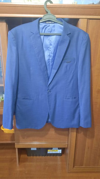 Продам мужской костюм.