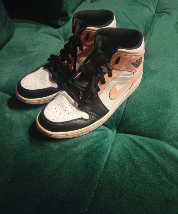 Jordan 1 crimson tint
