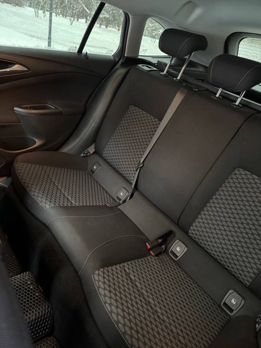 Продам власний автомобіль Опель Астра К