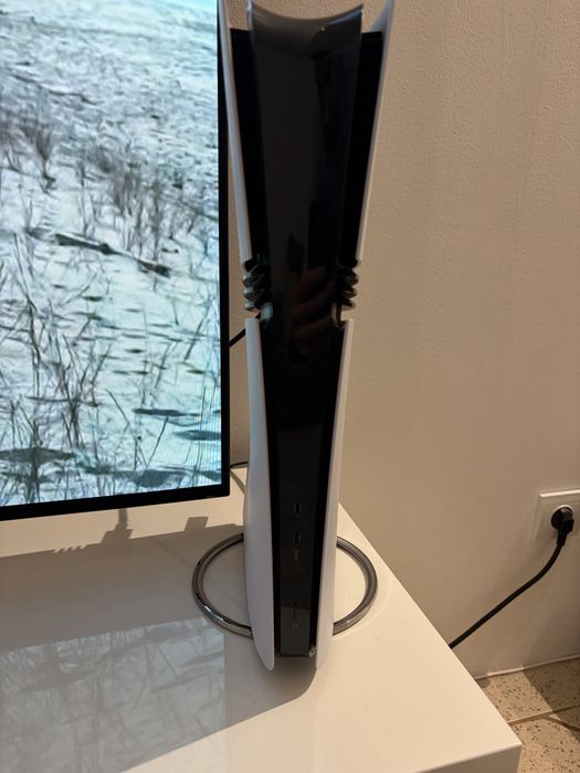 Playstation 5 Pro + Base Vertical e Comando