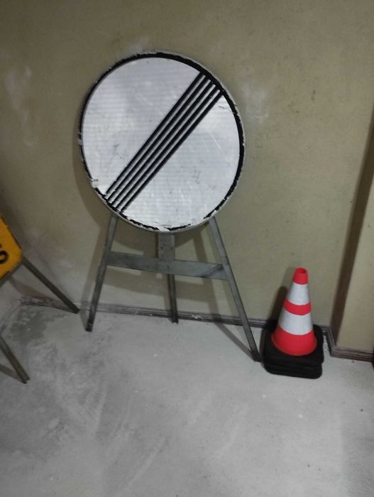 Sinalização de obras completa