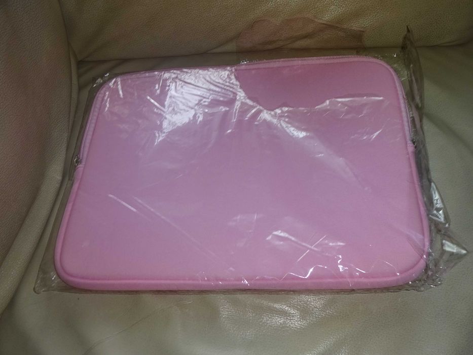 Neopreonowe jasno różowe pastelowe etui pokrowiec na komputer 13'