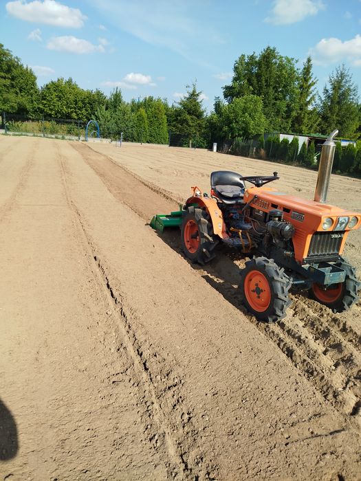 Usługi Ogrodnicze równanie terenu pod trawniki