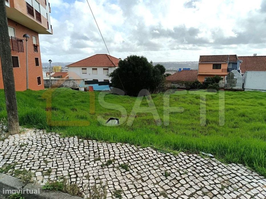 Terreno Urbano na freguesia de Mina de Água, Amadora perto do CC UBBO.