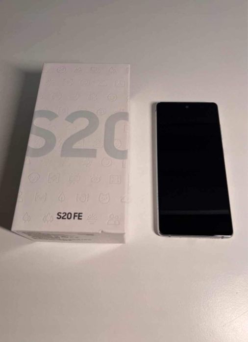 Smartfon Samsung Galaxy S20 FE 6 GB / 128 GB biały