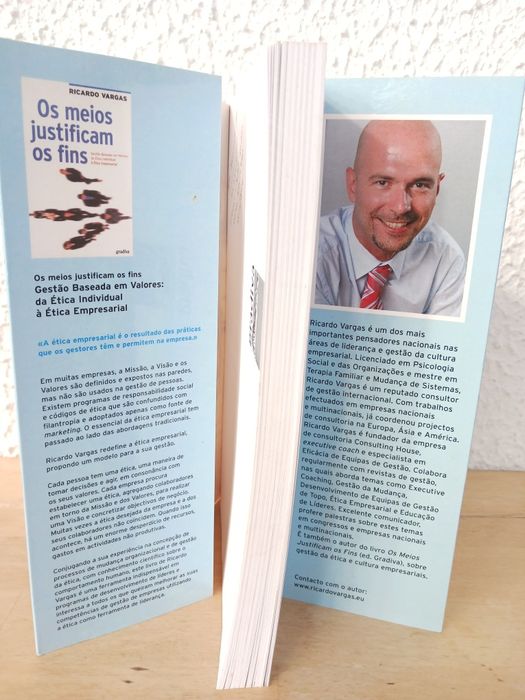 A Arte de Tornar-se Inútil  de Ricardo  Vargas