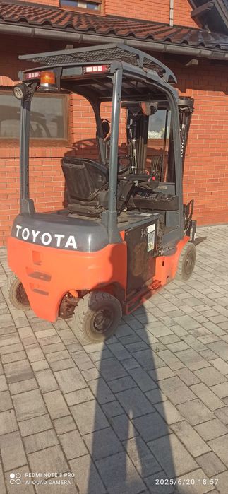 Wózek widłowy TOYOTA 2017r.  2t triplex 4 sekcje linde jungheinrich