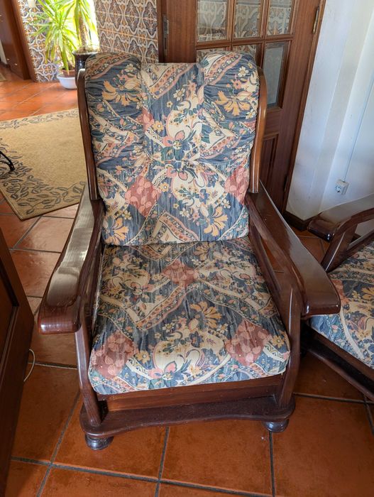 Conjunto sofá 3 lugares + 2 poltronas