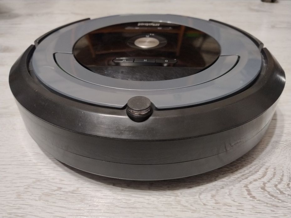 Sprawna płyta główna z obudową i zderzakiem Irobot Roomba 681