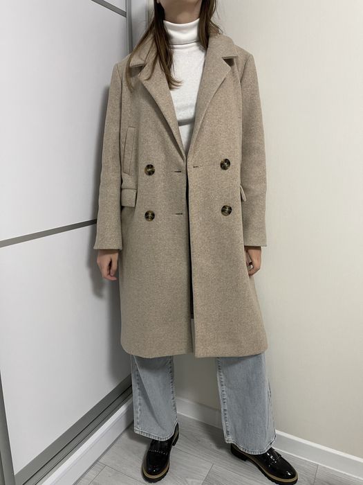 Стильное бежевое пальто бренда House (S-M)