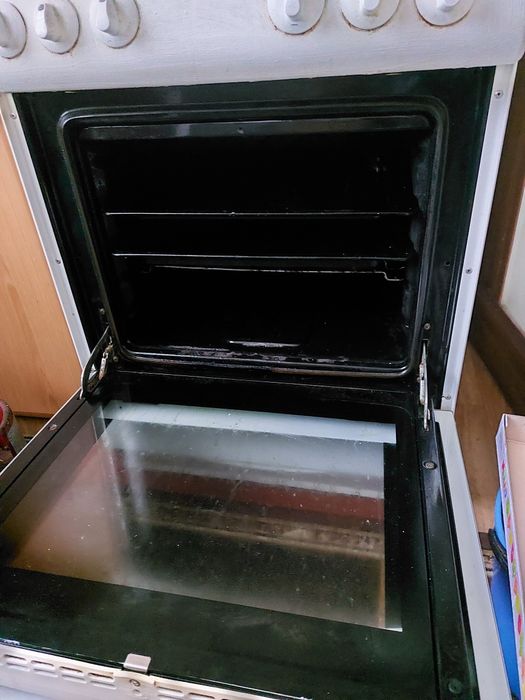 Електрична плита з духовкою Hansa