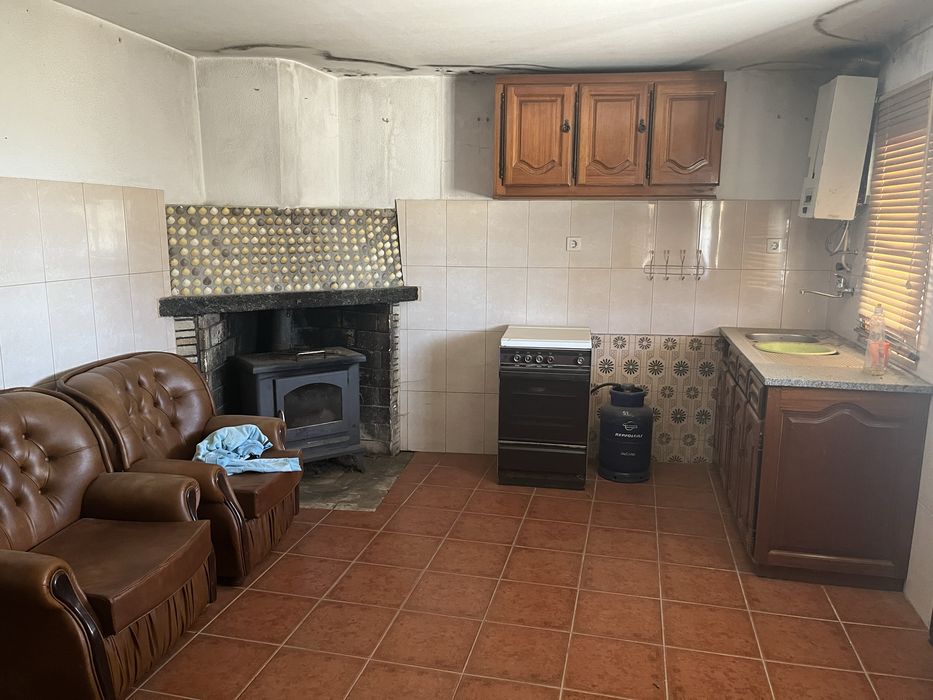 Moradia t2 + t3 e casa em ruinas